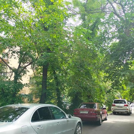 Квартира Рядом Арбата, Гоголя 92 Almaty Exterior photo